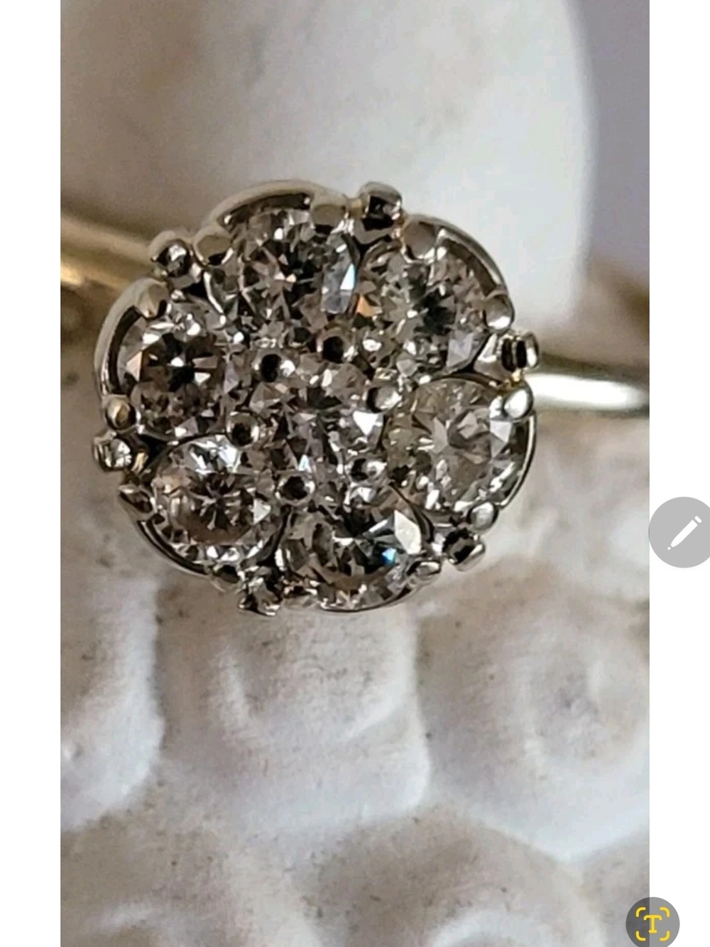 14k Gold Vintage Flower Halo Cluster  Diamond Ring — Sparkling White